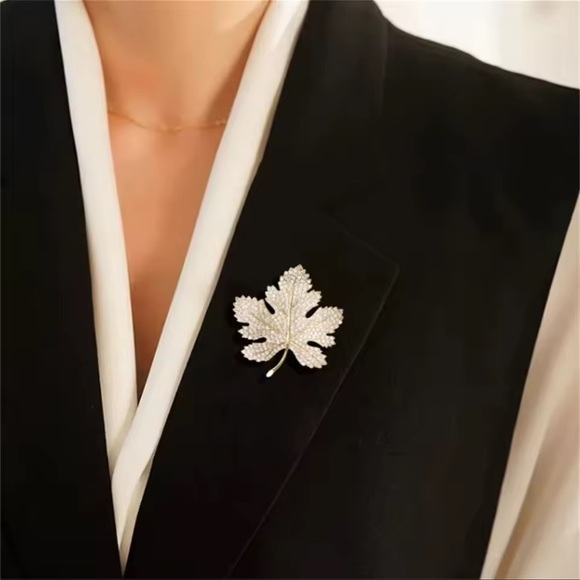 Autumn Crystal Leaf Silver Brooch - Picture 7 of 7